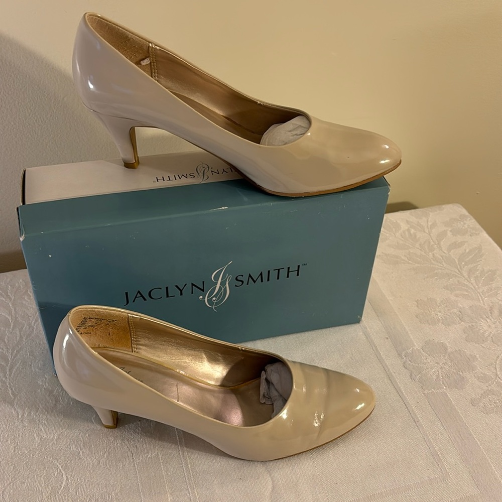 Jaclyn Smith Tabby Pumps Bone Patent Leather Sz 9.5